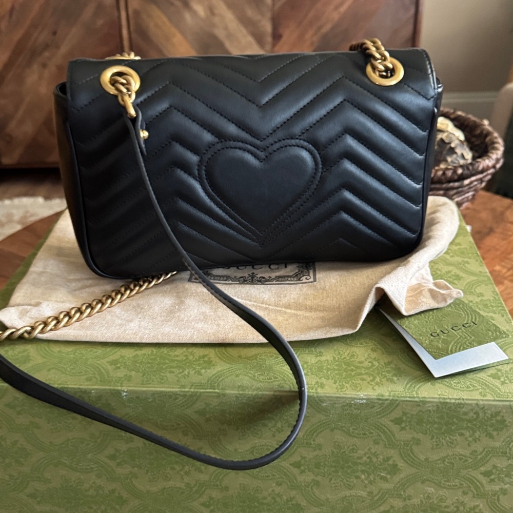 Gucci Black Quilted Leather Shoulder Bag with Gold Hardware - Picture 4 of 10
